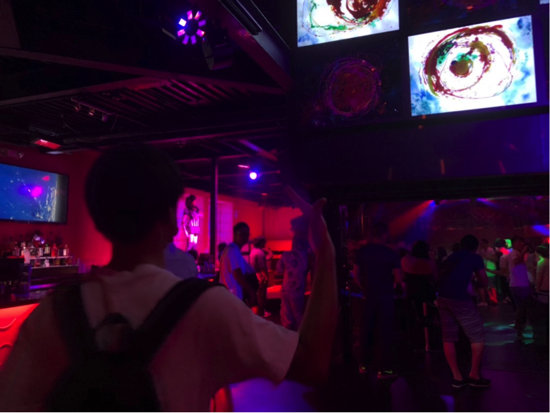 こうして2時まで踊り倒し、ホテルへと戻っていきましたw
